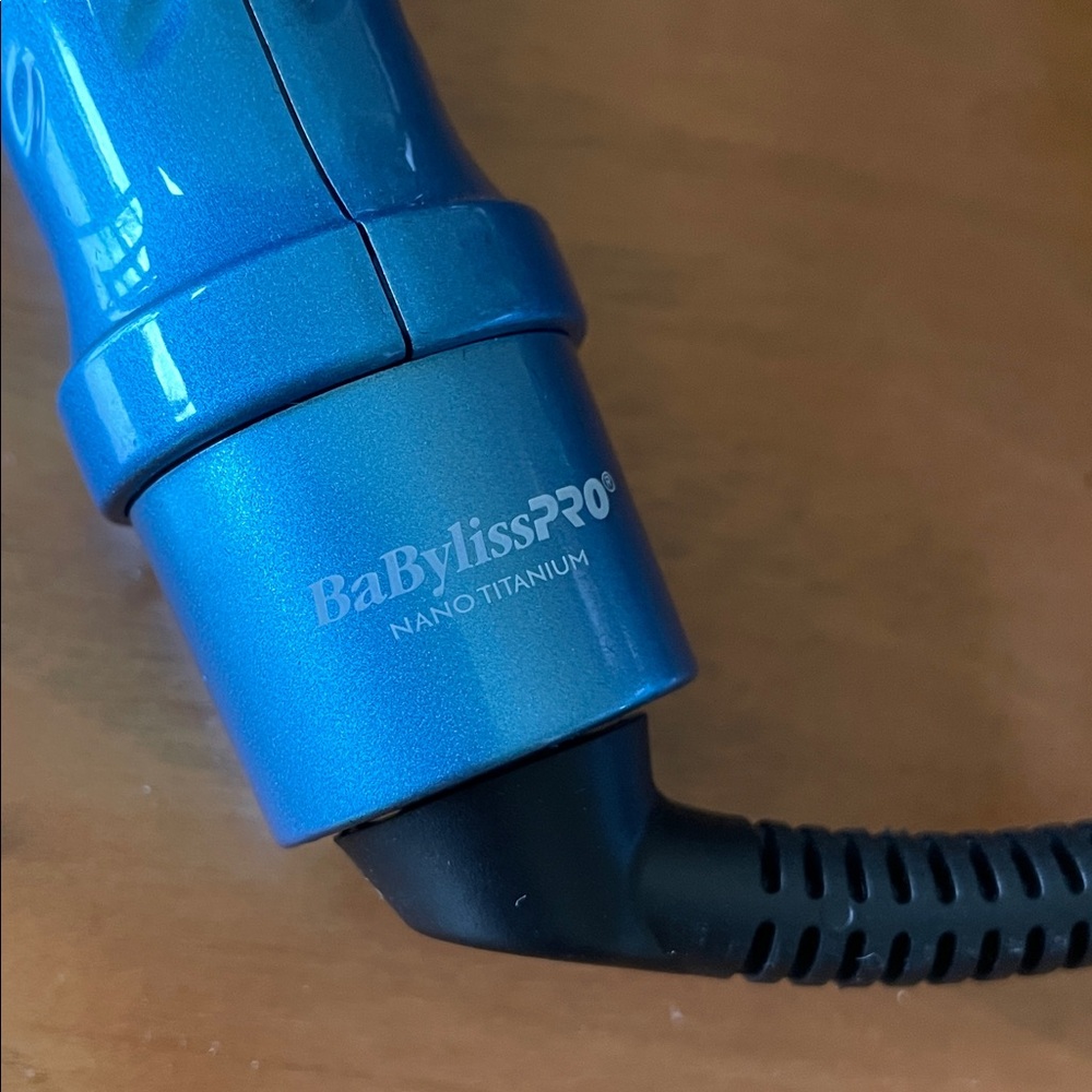 BaByliss PRO Nano Titanium Curling Iron - Vibrant Blue - Picture 2 of 3